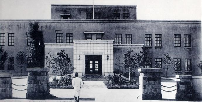 1946年，东北民主联军收受长春卫生技术厂，后改称东北卫生技术厂（长春生物制品钻研所前身）