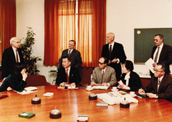 1978年，许文思携带上海医药工业钻研院代表团在德国赫斯特公司调查。1994年许文思当选首批中国工程院院士